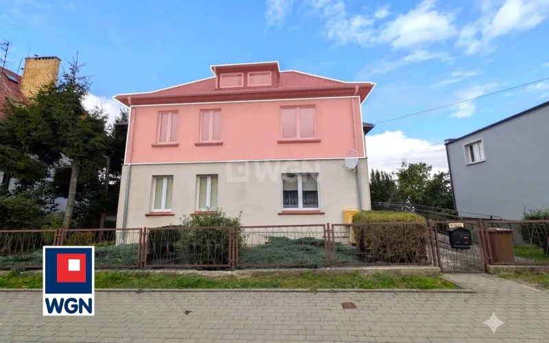 Mieszkanie na  sprzedaż Trzebiatów - Przestronne, dwupoziomowe mieszkanie w kamienicy. 10 km od morza.