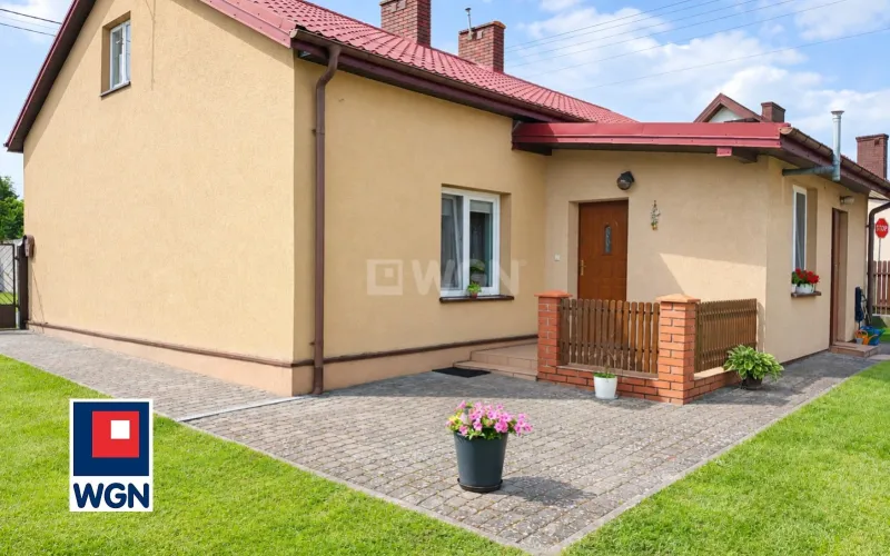 Dom na  sprzedaż Dobrów - Funkcjonalny dom jednorodzinny na zadbanej działce.