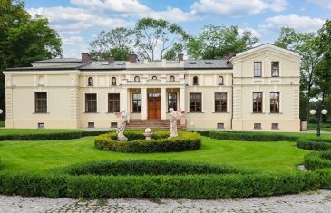 Rezydencja z basenem w Cieszanowicach