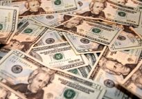 Milionerzy znów pochwalą się swoimi zabawkami.