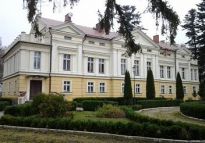 Pałac z 1862 r. (7,9 mln PLN) w okolicach Łeby, 3 km od plaży w ofercie WGN