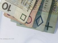 Finanse: Złoty traci przez czynniki globalne