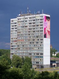 Rozbierają biurowiec DOKP w Katowicach