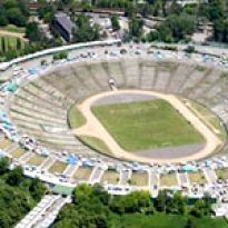 Stadion Olimpijski w niecce, a obok mieszkania?