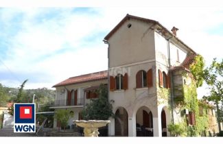 Dom na  sprzedaż Salerno - Na sprzedaż dom wolnostojący rejonie wzgórz Agropoli we Włoszech.